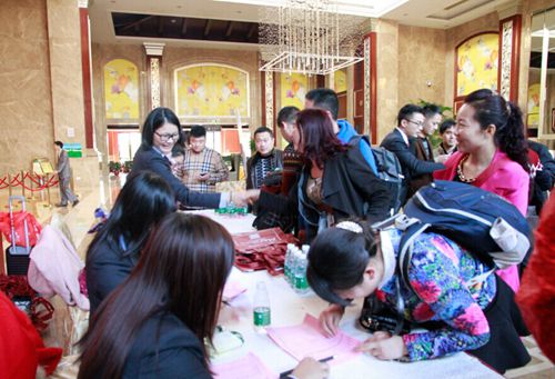 【峰會(huì)一線(xiàn)】大將軍陶瓷熱烈歡迎全國(guó)戰(zhàn)略合作伙伴峰會(huì)嘉賓的到來(lái)
(圖1)