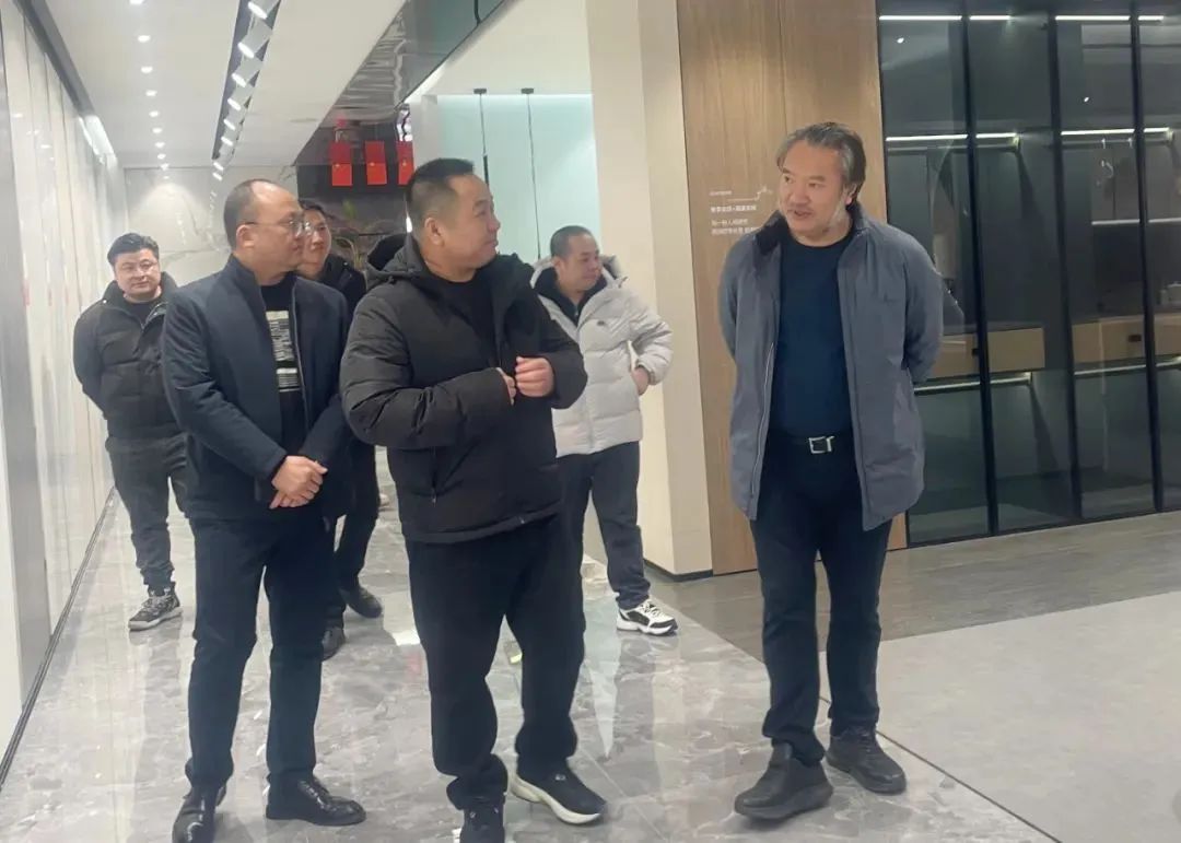 戰(zhàn)略牽引，直擊一線(xiàn)丨將軍陶瓷集團(tuán)柳朝陽(yáng)董事長(zhǎng)深入走訪(fǎng)終端市場(chǎng)(圖5)